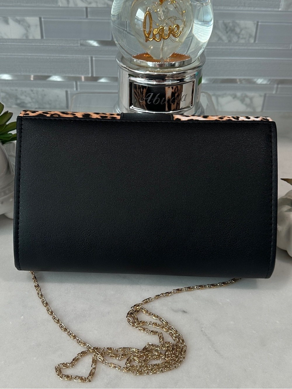 Leopard print crossbody clutch with gold chain strap. NWOT - Picture 4 of 7
